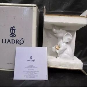 Beautiful  Lladro " Lucky In Love "  Elephant Figurine  - With Box